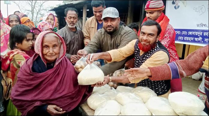 দিনাজপুর জেলা ও সদর উপজেলা মৎস্যজীবী দলের উদ্যোগে দুস্থদের মাঝে খাদ্য ও কম্বল সামগ্রী বিতরণ