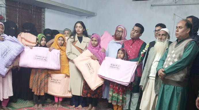 দিনাজপুরে শীতার্ত এতিম শিক্ষার্থীদের মাঝে শীতবস্ত্র বিতরণ