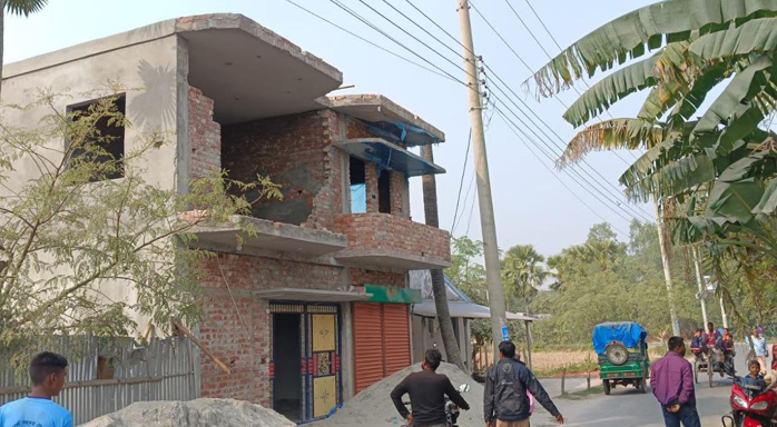 আদমদীঘিতে নির্মাণাধীন বাড়ির ছাদ ধসে রাজমিস্ত্রীর মৃত্যু