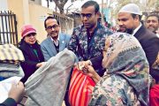 দিনাজপুরে বেকার হয়ে পড়া ক্ষুদ্র চা দোকানদারদের মাঝে সাবেক কাউন্সিলর রেহাতুল ইসলাম খোকা’র খাদ্য ও কম্বল বিতরণ