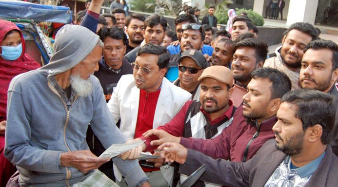 বগুড়ায় জুলাই বিপ্লবে শহীদ ও আহতদের স্বীকৃতিসহ ৭ দফা দাবিতে লিফলেট বিতরণ