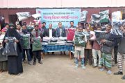 “আত্মমানবতার সেবায় প্রতিজ্ঞাবদ্ধ আমান গ্রুপ” অসহায় শীতার্ত মানুষের মাঝে শীতবস্ত্র বিতরণ