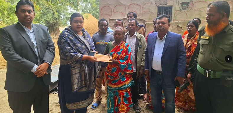 গোবিন্দগঞ্জে ক্ষতিগ্রস্ত আদিবাসী পরিবারকে আর্থিক সহায়তা প্রদান