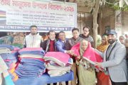 শীতার্তদের মাঝে শীত হিসেবে কম্বল বিতরণ