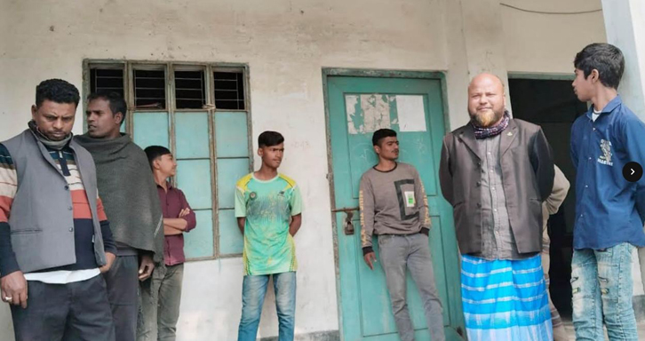 ধুনটে প্রধান শিক্ষকের অপসারণের দাবিতে কার্যালয়ে তালা