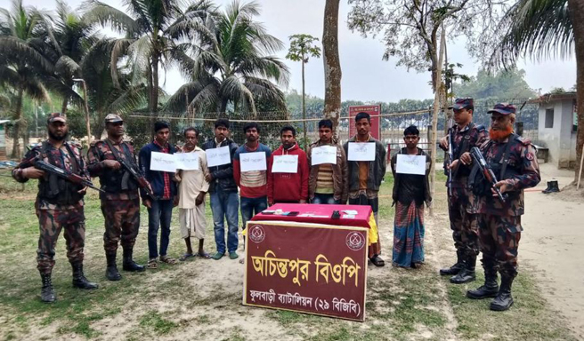 বিরামপুর সীমান্ত থেকে আটক ৮