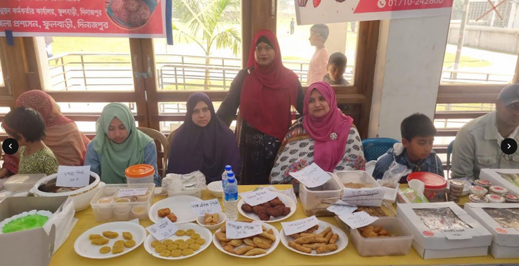 ফুলবাড়ীতে ব্যাপক উৎসাহ ও উদ্দীপনায় দিনব্যাপি পিঠা উৎসব