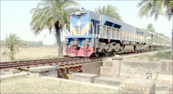 দিনাজপুরের হিলি সীমান্তে রেল সেতু সংস্কার কাজে বিএসএফ'র বাধা, কয়েকদিন ধরে কাজ বন্ধ