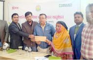 ফুলবাড়ীতে কৃষক-কিষাণীর মাঝে ব্র্যাকের শস্য নিরাপত্তা বীমার দাবিকৃত অর্থ প্রদান