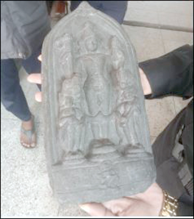 ৩ লক্ষ টাকা মূল্যের বিষ্ণুমূর্তি উদ্ধার, আটক -১