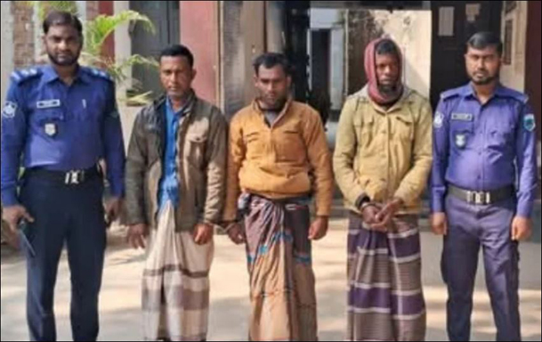 আক্কেলপুরে বাড়ি পৌঁছে দেওয়ার কথা বলে গৃহবধূকে রাতভর গণধর্ষণ, গ্রেপ্তার ৩