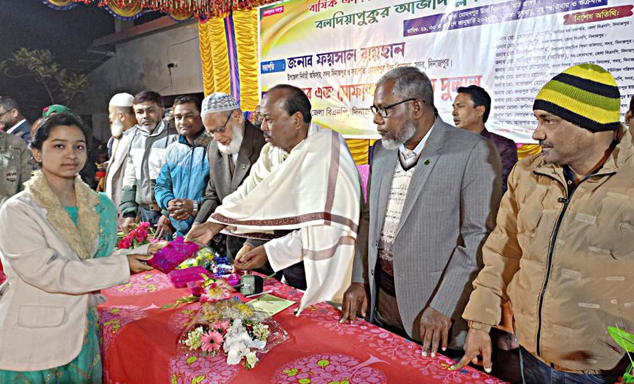বলদিয়াপুকুর আজাদ ক্লাব ও মোহনপুর উচ্চ বিদ্যালয়ের বার্ষিকক্রীড়া প্রতিযোগিতার পুরষ্কার বিতরণী