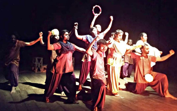 দিনাজপুরে জেলা শিল্পকলা একাডেমির প্রযোজনা মঞ্চস্থ ঈশানে প্রদীপ নাট্য পিপাসু দর্শকদের পিপাসা মিটিয়েছে