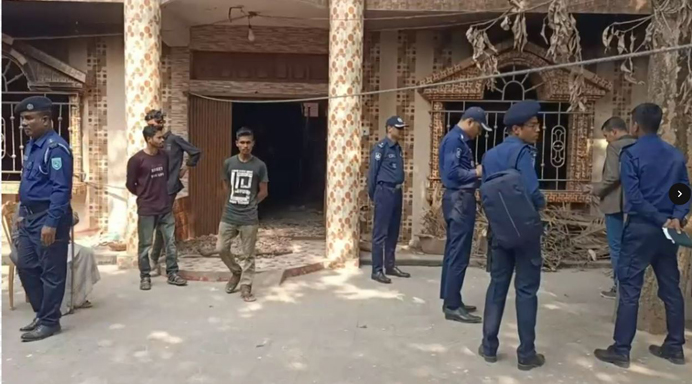 হাকিমপুর হিলিতে ৫ আগস্ট দুই শিক্ষার্থী নিহতের ঘটনাস্থল পরিদর্শন করেছেন দিনাজপুর পুলিশ সুপার