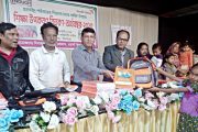 দিনাজপুরে হতদরিদ্র পরিবারের শিশুদের মাঝে বার্ষিক উপহার হিসেবে শিক্ষা উপকরণ বিতরণ