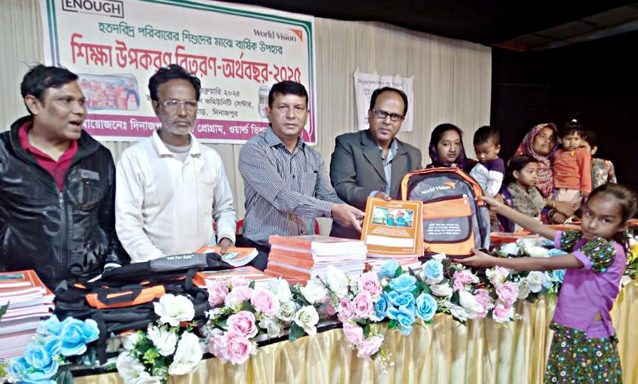 দিনাজপুরে হতদরিদ্র পরিবারের শিশুদের মাঝে বার্ষিক উপহার হিসেবে শিক্ষা উপকরণ বিতরণ