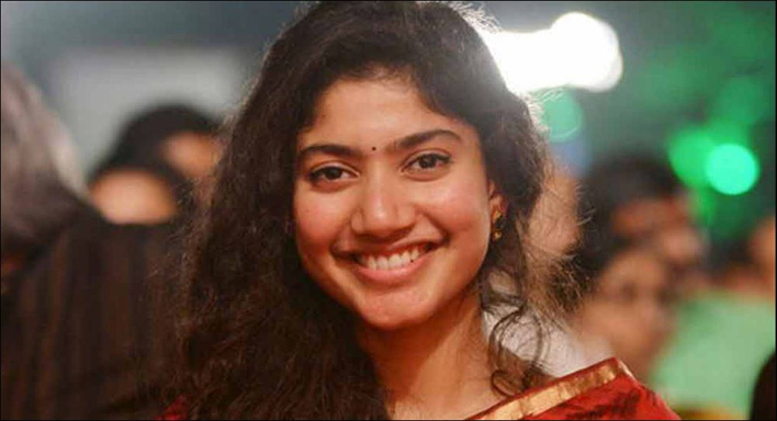 হাতকাটা পোশাকেও সিনেমায় রাজি নন সাই পল্লবী