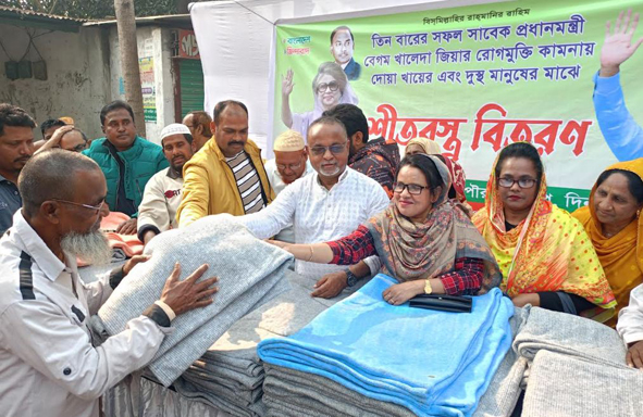 দিনাজপুরে সাবেক প্রধানমন্ত্রী বেগম খালেদা জিয়ার রোগমুক্তি কামনায় দোয়া ও দুস্থদের মাঝে শীতবস্ত্র বিতরণ
