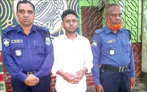 পার্বতীপুরে নিষিদ্ধ ঘোষিত ছাত্রলীগ নেতা আটক