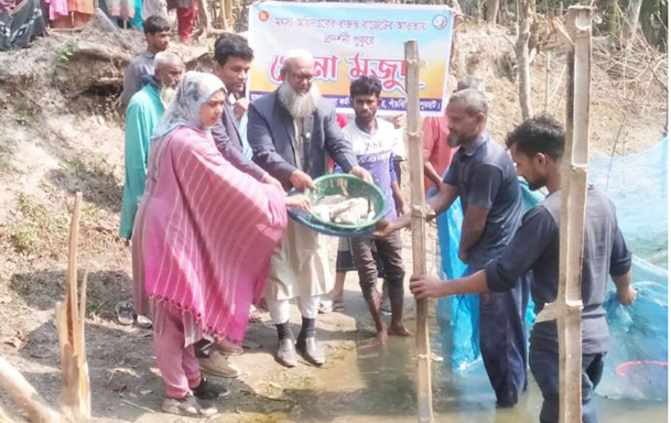 শহীদ বিশালের পরিবারের পাশে জেলা মৎস্য অফিস