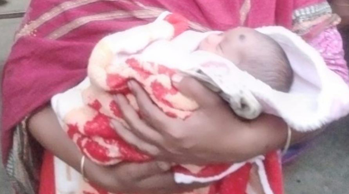 বদরগঞ্জে টাকার বিনিময়ে গর্ভের সন্তান দত্তক দেয়ার ছয় দিন পরেই সন্তান ফিরে পেয়েছেন মা         