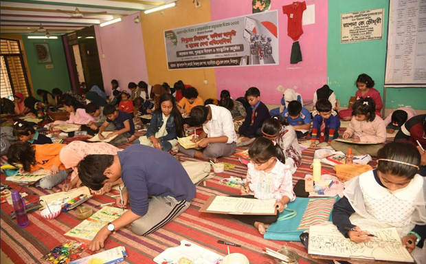 আন্তর্জাতিক মাতৃভাষা দিবস উপলক্ষে দিনাজপুরে শিশুদের চিত্রাংকন প্রতিযোগিতা