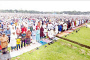 দিনাজপুরের ঐতিহাসিক গোর-এ-শহীদ বড় ময়দানে ঈদুল ফিতরের জামাত অনুষ্ঠিত