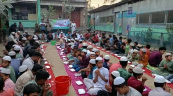 পলাশবাড়ী পৌরসভার ৪ নং ওয়ার্ড যুবদলের উদ্যোগে ইফতার ও দোয়া মাহফিল অনুষ্ঠিত