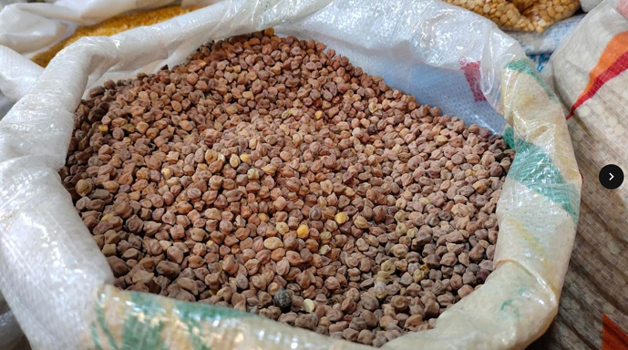 আমদানি বাড়ায় কমতে শুরু করেছে ছোলার দাম
