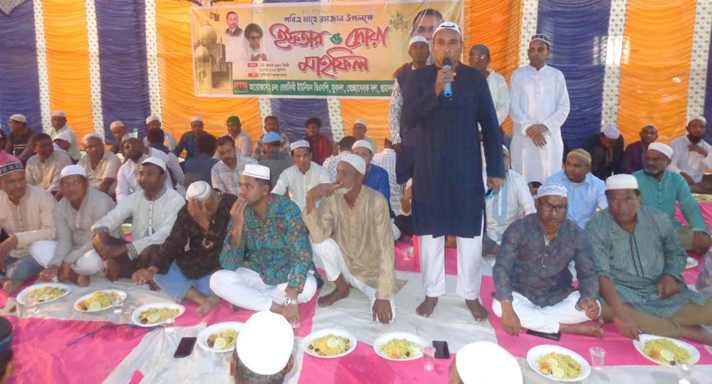 ফুলবাড়ীর মাদিলাহাট কলেজ মাঠে বিএনপি’র ইফতার ও দোয়া মাহফিল