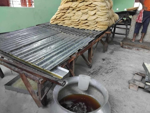 বিরামপুরে অস্বাস্থ্যকর ও নোংরা পরিবেশে তৈরি হচ্ছে সেমাই