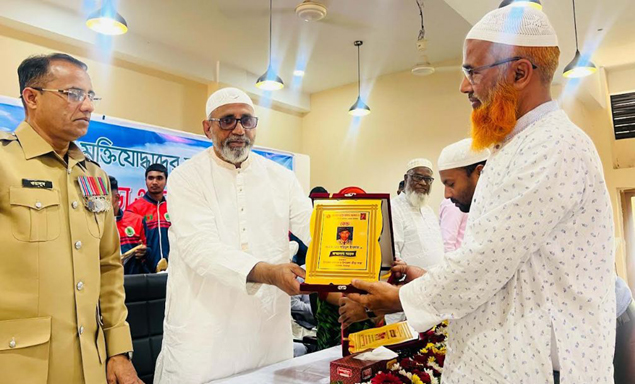 চিরিরবন্দরে কৃতি খেলোয়াড়দের সংবর্ধনা প্রদান