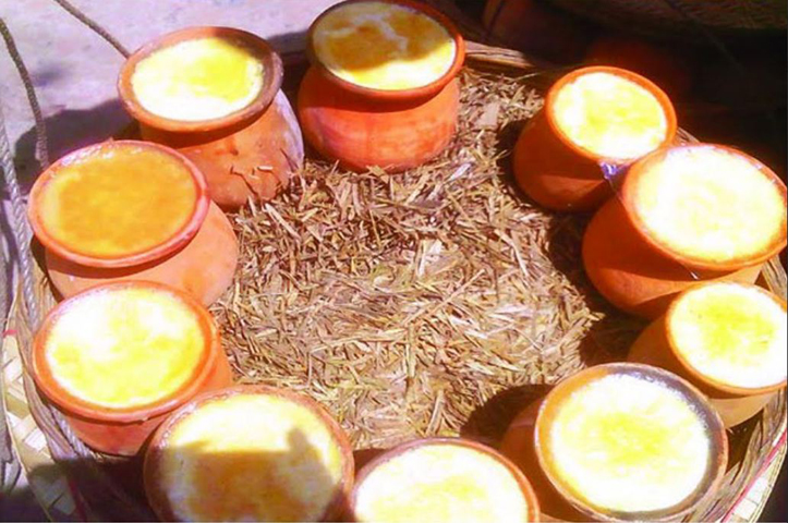 বগুড়ায় রোজার প্রথম দিন থেকেই ইফতারে জনপ্রিয় টক দই