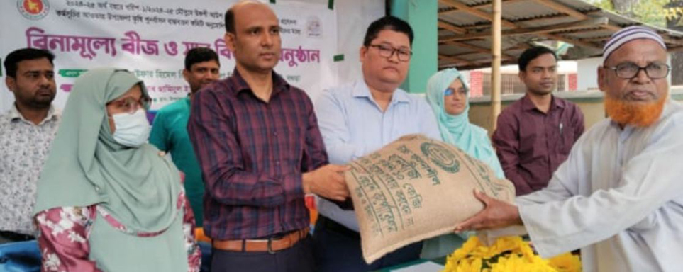 ধুনটে ৮১০ কৃষক-কৃষাণীর মাঝে বিনামূল্যে বীজ ও সার বিতরণ
