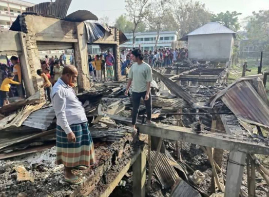 ফরিদপুরের বানা বাজারে অগ্নিকান্ডে ১০টি দোকান পুড়ে ছাই