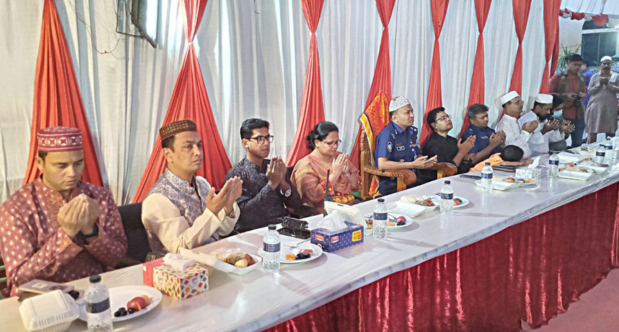 দিনাজপুর কোতয়ালী থানার আয়োজনে দোয়া ও ইফতার মাহফিল