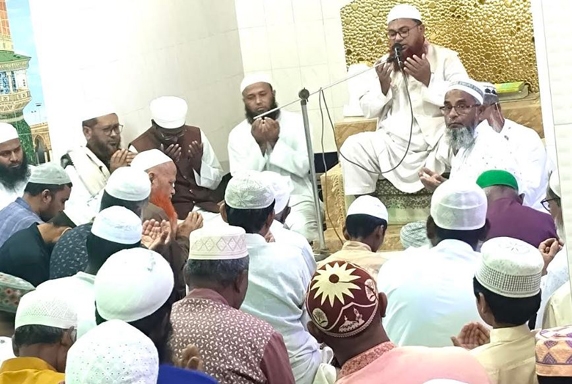 দিনাজপুরে হাফেজ ছাত্রদের পাগড়ী প্রদান উপলক্ষে ইসলামী আলোচনা, দোয়া ও ইফতার মাহফিল অনুষ্ঠিত