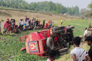 হাকিমপুর হিলিতে তেলবাহী লরী উল্টে নিহত ২