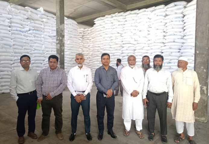 বিসিআইসির পরিচালক (বাণিজ্যিক), যুগ্ম সচিব মো. মনিরুজ্জামান এর দিনাজপুরে পুলহাট বাফার গোডাউন পরিদর্শন