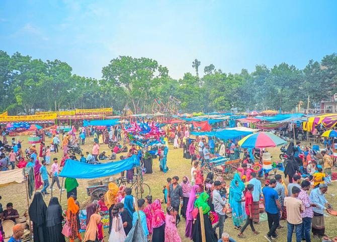 শতবর্ষী বান্নি মেলায় উৎসবের রঙে রঙিন যমুনা পাড়ের ধুনটের ভাণ্ডার বাড়ী