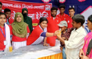 পাঁচবিবিতে তৃষ্ণার্ত পথচারীদের পানি ও শরবত পান করালেন রেডক্রিসেন্ট কর্মীরা