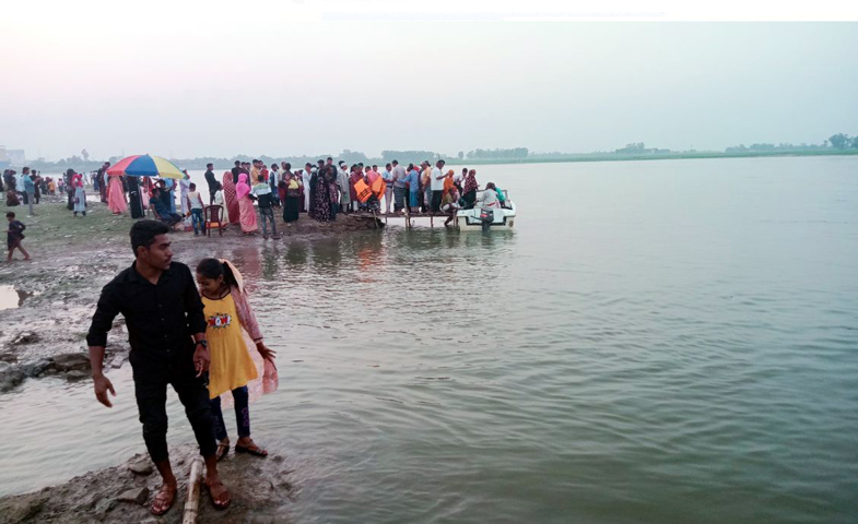 ঈদ ছুটিতে দর্শনার্থীদের পদচারণায় মুখরিত বড়পুকুরিয়া কয়লাখনি লেক
