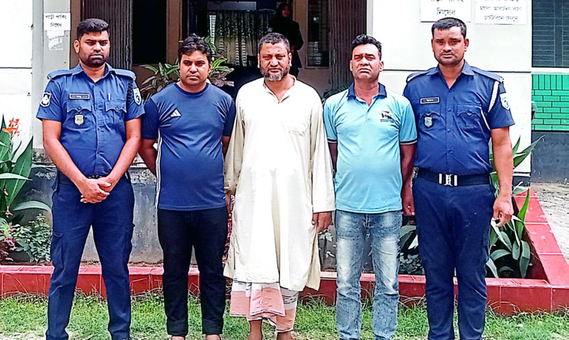 ফুলবাড়ীতে বিএনপি’র মিছিলে ককটেল হামলার মামলায় আওয়ামী লীগের তিন নেতা গ্রেপ্তার