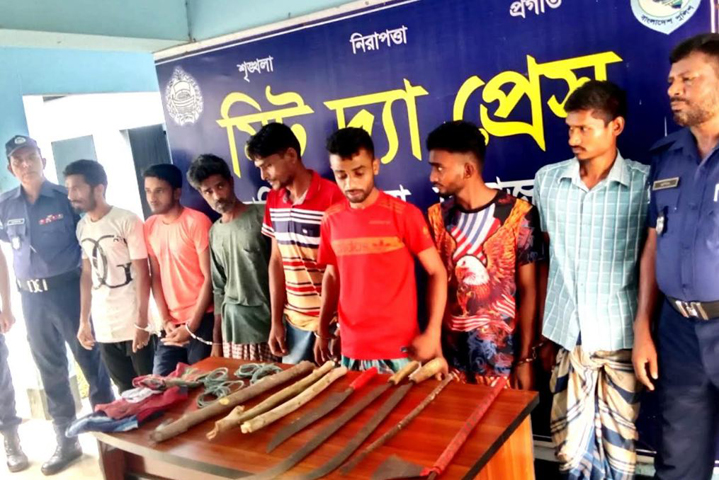  হাকিমপুরে ডাকাতির প্রস্তুতি কালে পুলিশের হাতে সাতজন গ্রেফতার