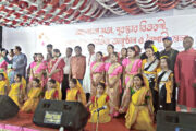 দিনাজপুর জেলা প্রশাসনের বৈশাখী মেলায় নবরূপীর শিল্পীদের সাংস্কৃতিক অনুষ্ঠান