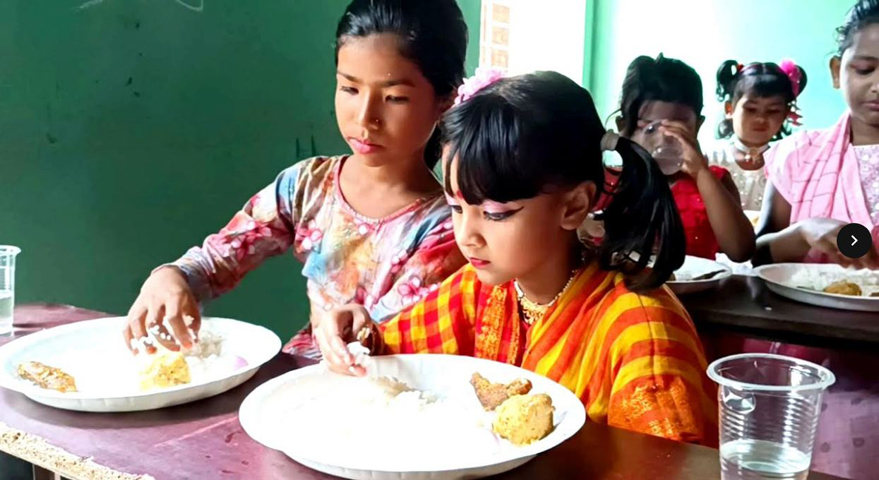 পহেলা বৈশাখে বাংলাহিলি ড্রিমল্যান্ড স্কুলে পান্তা উৎসব