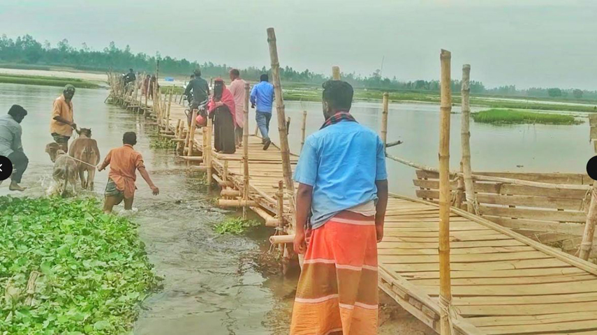 একটি সেতুর জন্য চার জেলার লক্ষাধিক মানুষের হা হা কার