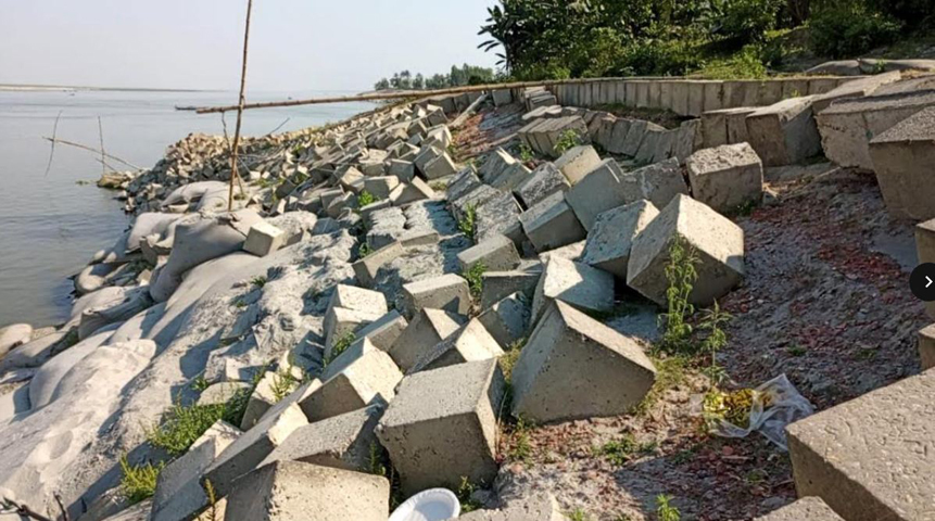 বগুড়ার সারিয়াকান্দিতে গত বন্যায় যমুনায় ধসে যাওয়া তীর সংরক্ষণের কাজ এখনও শুরু হয়নি আগামী বর্ষায় ভাঙন সৃষ্টির আশঙ্কা এলাকাবাসীর