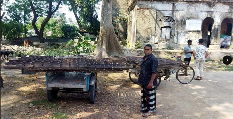বগুড়ায় বলিহার রাজার কাছারিবাড়ি থেকে ১৭টি গ্রিল চুরি অফিস সহায়ক ও গ্রাম পুলিশের বিরুদ্ধে মামলা