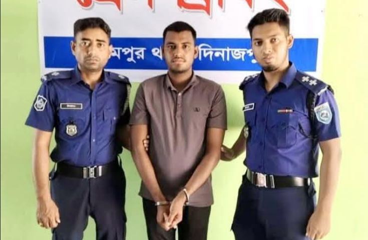 ছিনতাইয়ের কালে পুলিশের হাতে ভূয়া সেনাসদস্য আটক